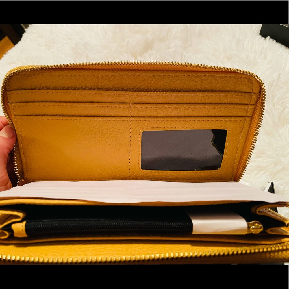 New Steve Madden Wristlet - Picture 4 of 4